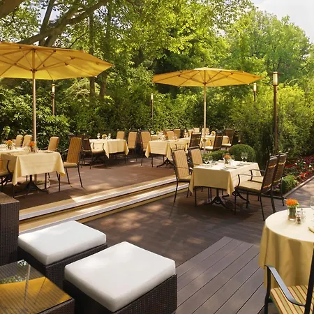 Отель Sheraton Grand Зальцбург